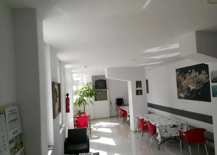 Auberge de jeunesse @ *